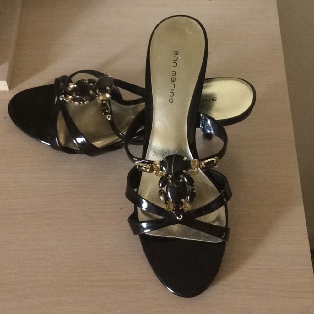 Ann Marino black patent jeweled low heels